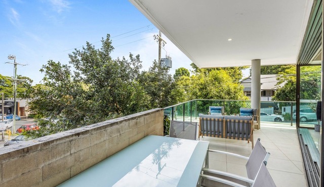 Spacious and Superb 3-Bed Apartment