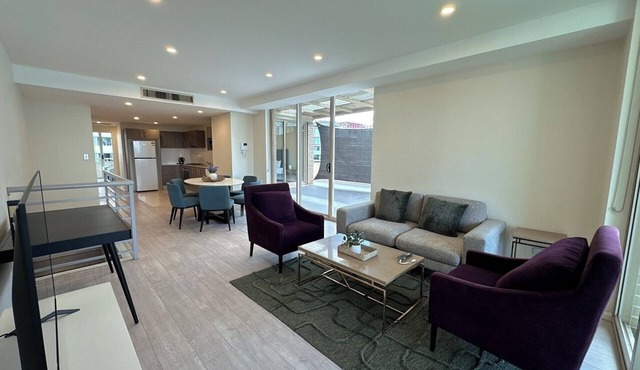 Spacious City View 3BR Loft Apartment | Parking*2