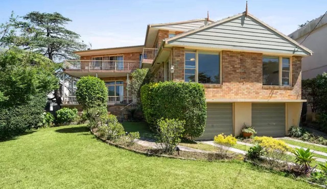 Spacious Family Home with Iconic Views