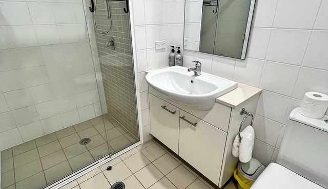 Spacious & High in the Sky - 1bd 1bth Apt