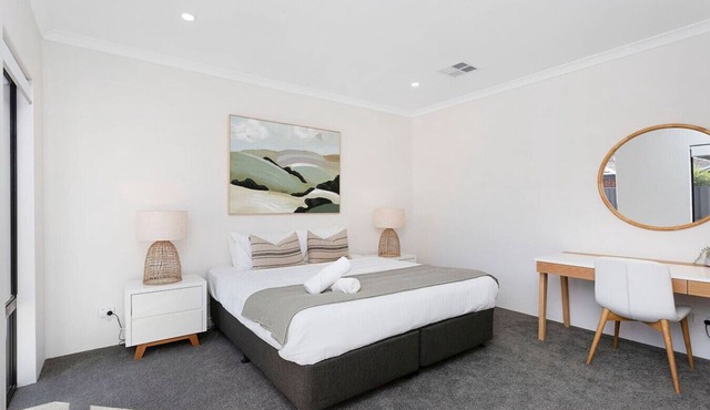 Spacious & modern Dianella!