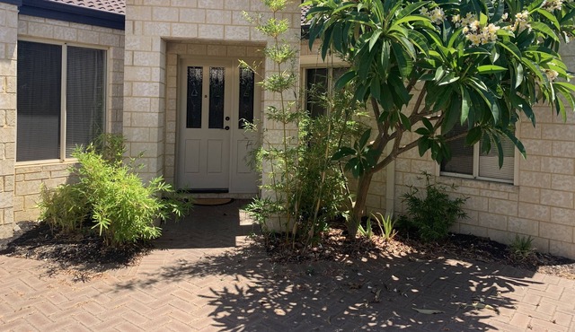 Spacious, Modern & Private 3x2, A/C, 15 Mins to City, Airport & Beach