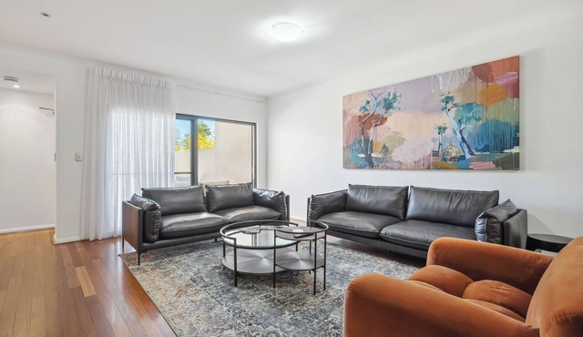 Spacious, Quiet, Luxury 2BR Apartment in the Heart of Fremantle