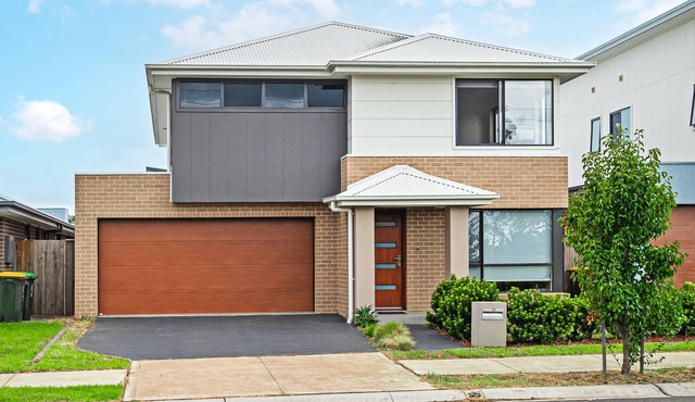 Spacious two-level 4br Home in Catherine Field