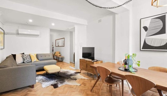 St James, Art Deco Dream - 2 Bedrooms w Aircon