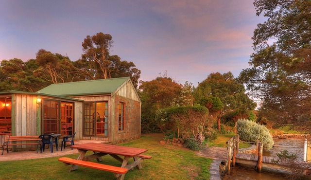 Stanley Lakeside Spa Cabins