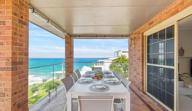 Stanwell Park Escape - Sprawling Beachfront Living