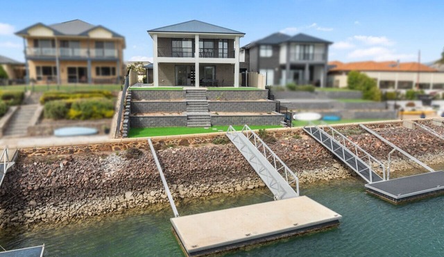 Stately Escape - Wallaroo Marina