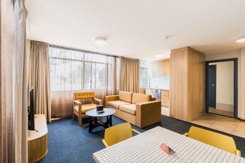 Statesman Hotel