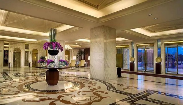 Stay in Wuhan Nearly railway station