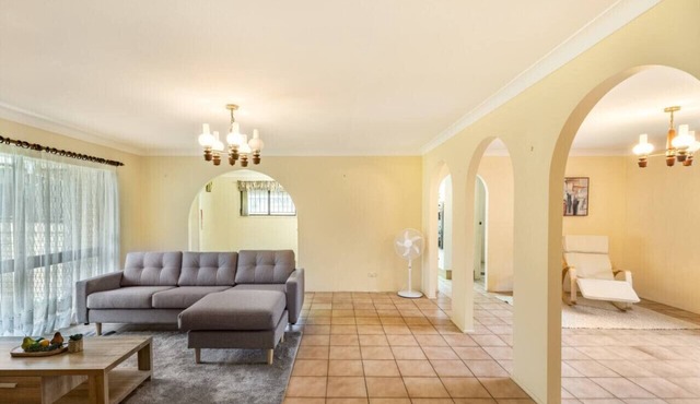 Steps from Mall! Super Convenient 3BR Cozy House