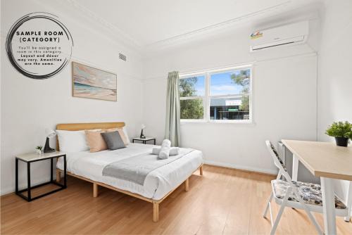 Steps to Mall & Train - Eplore with Ease - Prime Location in Seven Hills - Shared Bathroom