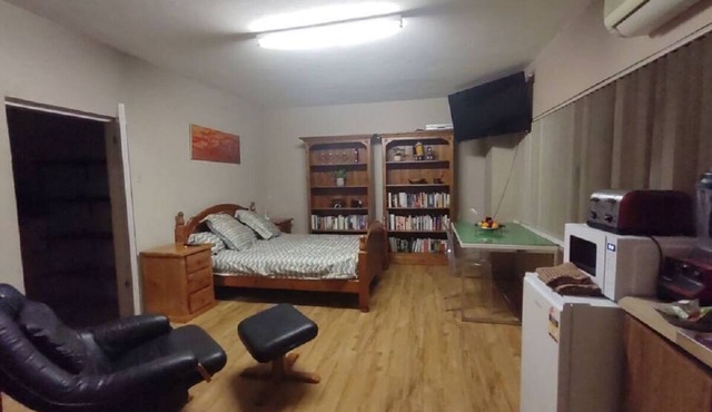 Studio apartment in Trigg