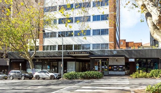 Studio in Elizabeth Bay with Pool & City Views