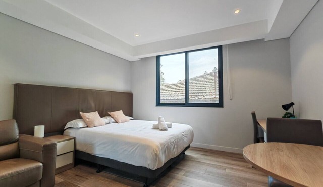 Studio in heart of Roseville