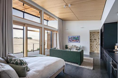 Studio on Forktree – Modern Coastal Retreat