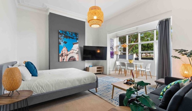 Stunning Huge Studio & Sunny terrace with Parking