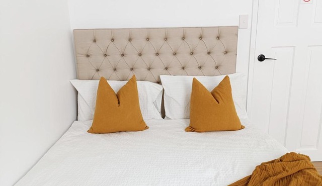 Stunning Queen Room 1Min Walk to Station with 55 Inch TV