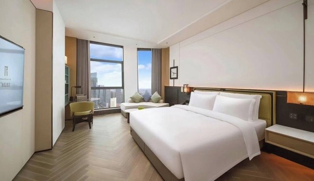 Style INS High-Altitude River View Hotel