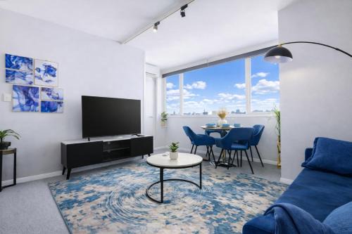 Stylish 2BR Cityside apt with Pool, Gym and Parking