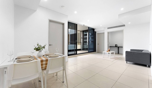 Stylish 2BR - Close to Station & 5 Mins to Airport