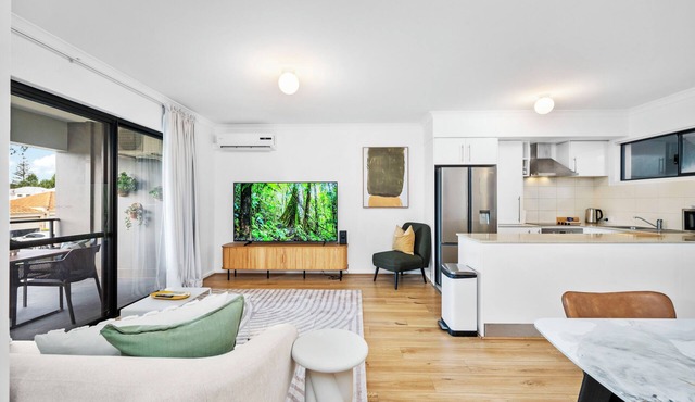 Stylish 2BR With Wi-fi 100 Mbps TV big 75 Inch