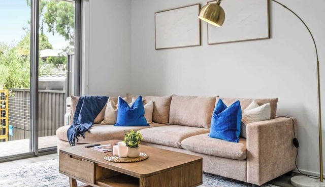 Stylish 3BR Stay Close to Tea Tree Plaza