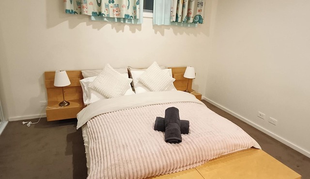 Stylish 4 bedroom 3 bathroom lakeside townhouse