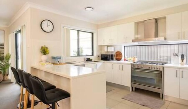Stylish 4BR Villa with Office: Modern and Comfy