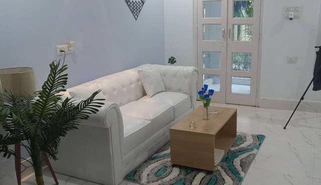 Stylish, Cozy 1-bedroom apartment suite in Kolkata near International Airport
