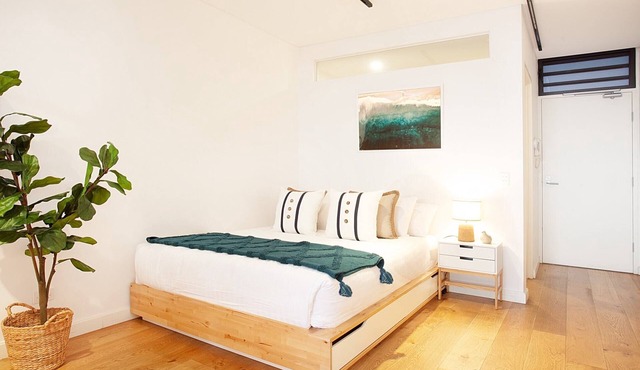 Stylish Studio with Balcony near Darling Square