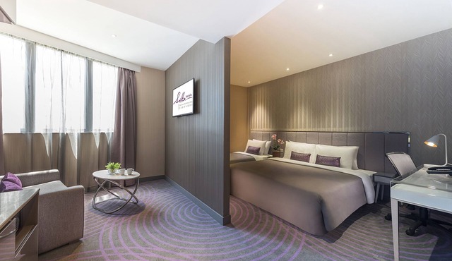 Suite with 1 king+1 single+1 sofa bed, FREE WiFi
