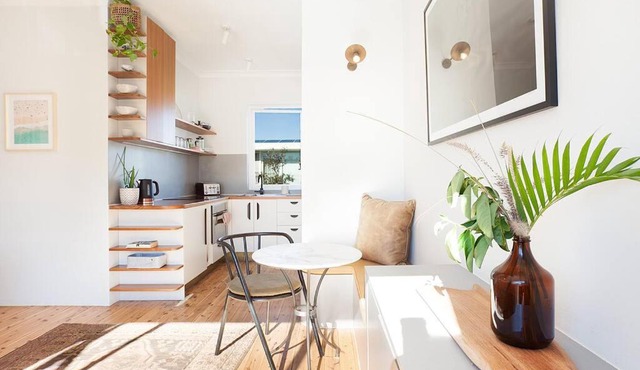 Sun-filled North Bondi Apartment moments to beach