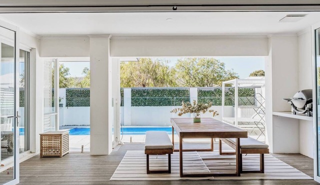 Sundrift Sophisticated Beachside Retreat with Pool