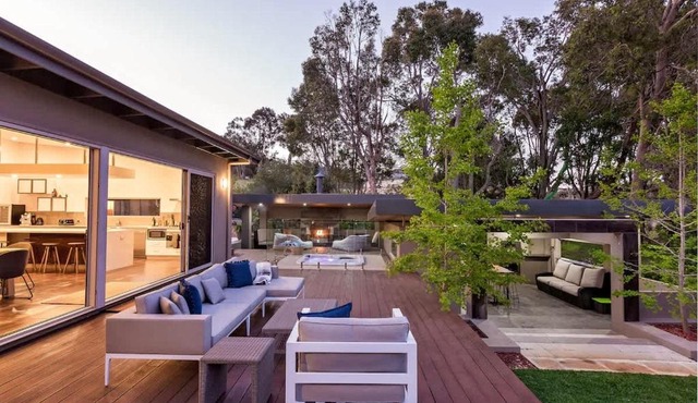 Sunrise Tranquillity - Luxe Retreat with Heated Spa