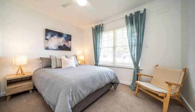 Surfs Up @ Somerton Park: Coastal Courtyard Stay