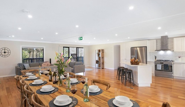 Sutton Forest Retreat - Sophie's Farmhouse