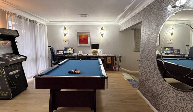Sydney Golden Swan Holiday house: Pool and Spa Smart Home with game room