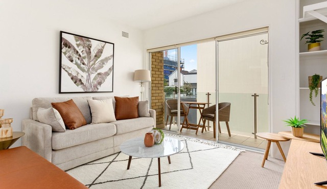 Tamarama Beachside Retreat with Views