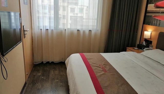 Thank Inn Chain Hotel Guizhou Qianxinan Xingren County Food Street Store