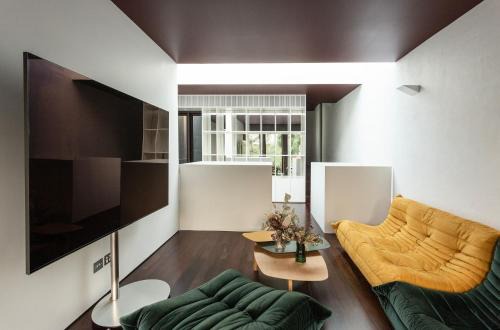 The Art House, Alexandria Isyd
