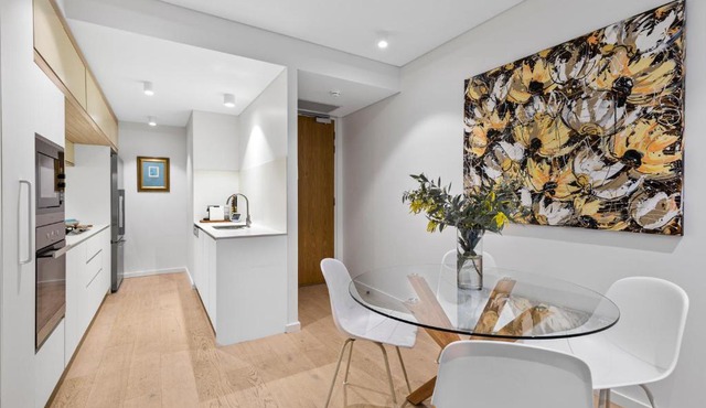 'The Courtyard Retreat=' Designer Abode, Mosman