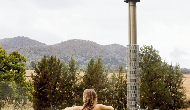 The Creek Country Retreat Wood Fired Hot Tub, And New Large Swimming Pool