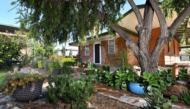 The Eagle's Nest - Adventure-Ready 4-Bedroom Holiday Home in Manilla, NSW