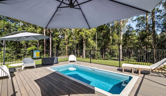The Falls Hideaway: Pool, Firepit & Outdoor Bliss