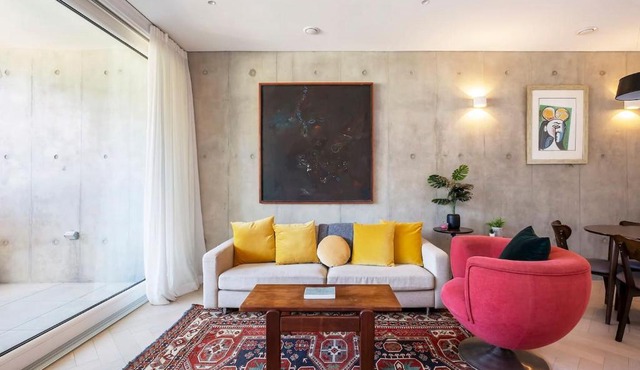 'The Fern' Light-Filled Urban Retreat near Dining