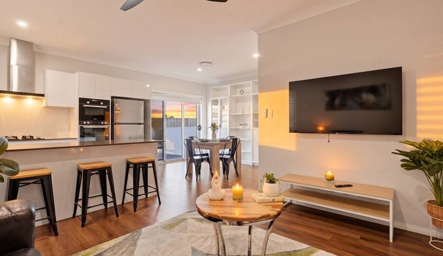 The Gledswood Retreat | 3 Bedroom Home for Families, Weddings & Executive Stays