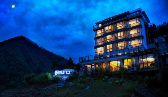 The Lake View Deyishe Resort in Thousand Island Lake