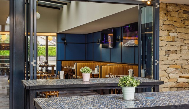 The Lakes Hotel, Rosebery