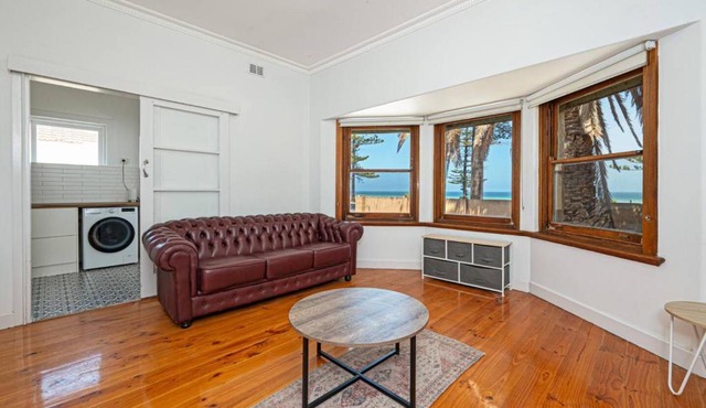 The Largs Lookout - Modern Coastal Apartment
